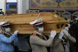 
پیکر استاد شجریان به محل خاک سپاری منتقل شد