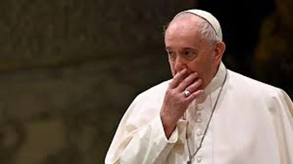 پاپ فرانسیس دیگر نمی‌تواند راه برود!+ویدئو 