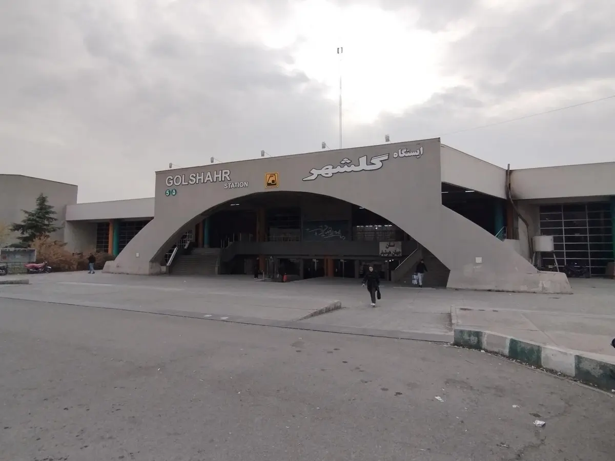 ماجرای آتش سوزی در ایستگاه گلشهر چه بود؟ | آتش سوزی در طبقه پایین واگن چهارم ایجاد شده بود +ویدئو