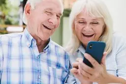 کرونا سالمندان را وارد دنیای مجازی کرد 