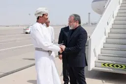 عراقچی با استقبال مقامات عمانی وارد مسقط شد