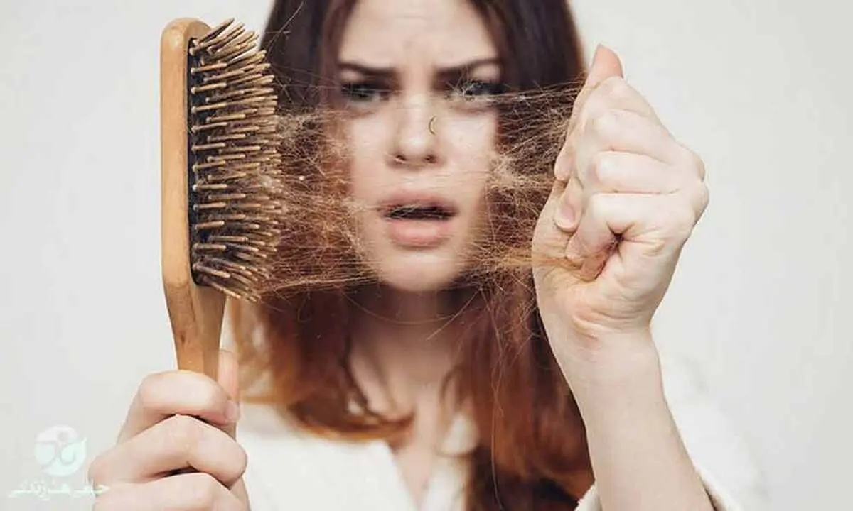 با ریزش مو چیکار کنم؟ | درمان ریزش مو با سرم دست‌ساز +ویدئو