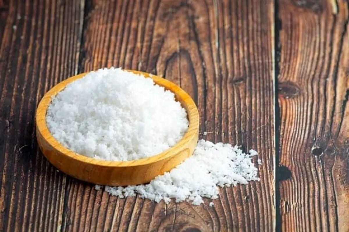 از بین بردن لکه های سرسخت با نمک
