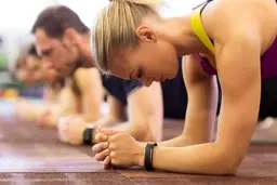 رکورد گینس حرکت پلانک برای این مرد ثبت شد | رکورد عجیب ۸۵ دقیقه دیدنی این مرد + ویدیو 