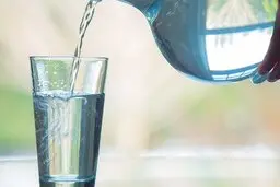 به هیچ عنوان بعد از خوردن میوه آب نخورید!