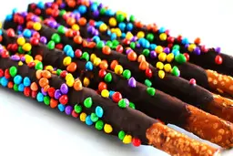 آیا به دنبال یک عصرانه ساده و خوشمزه هستید؟ | طرز تهیه چوب شور با روکش شکلاتی