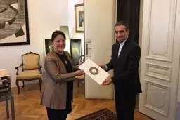 اسماعیلی رونوشت استوارنامه خود را به وزارت امور خارجه کرواسی تقدیم کرد