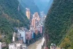 باریک ترین شهر دنیا که از دل کوه رد میشه! | این شهر کجاست؟ + ویدئو