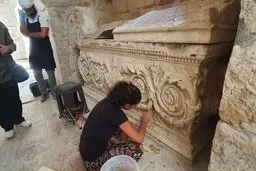 قبر بابانوئل کشف شد | بابانوئل در ترکیه