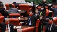 نخستین جلسه مجلس ترکیه باماسک‌های جالب نمایندگان مخالف