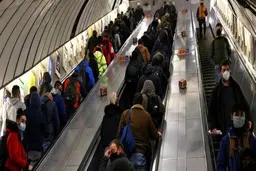 تعطیلی سراسری انگلستان | عبور مبتلایان از مرز یک میلیون نفر | جانسون: گزینه جایگزین نداریم