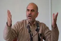 
فرشاد مومنی: مسئولان می‌دانند مصرف گوشت سالانه یک خانواده از ۱۲۲ کیلو در دوران جنگ به ۷ کیلو رسیده؟
