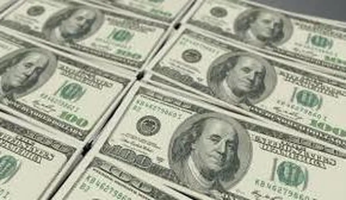  دلار  | نرخ دلار ظهر روز دوشنبه از ۲۰ هزار تومان فراتر رفت .
