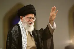 حضرت آیت الله خامنه‌ای: ملّت ایران! دشمن را مأیوس کنید+ ویدئو