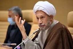 امام جمعه شیراز: خوردن و بردن به روحانیون و طلاب نمی‌چسبد