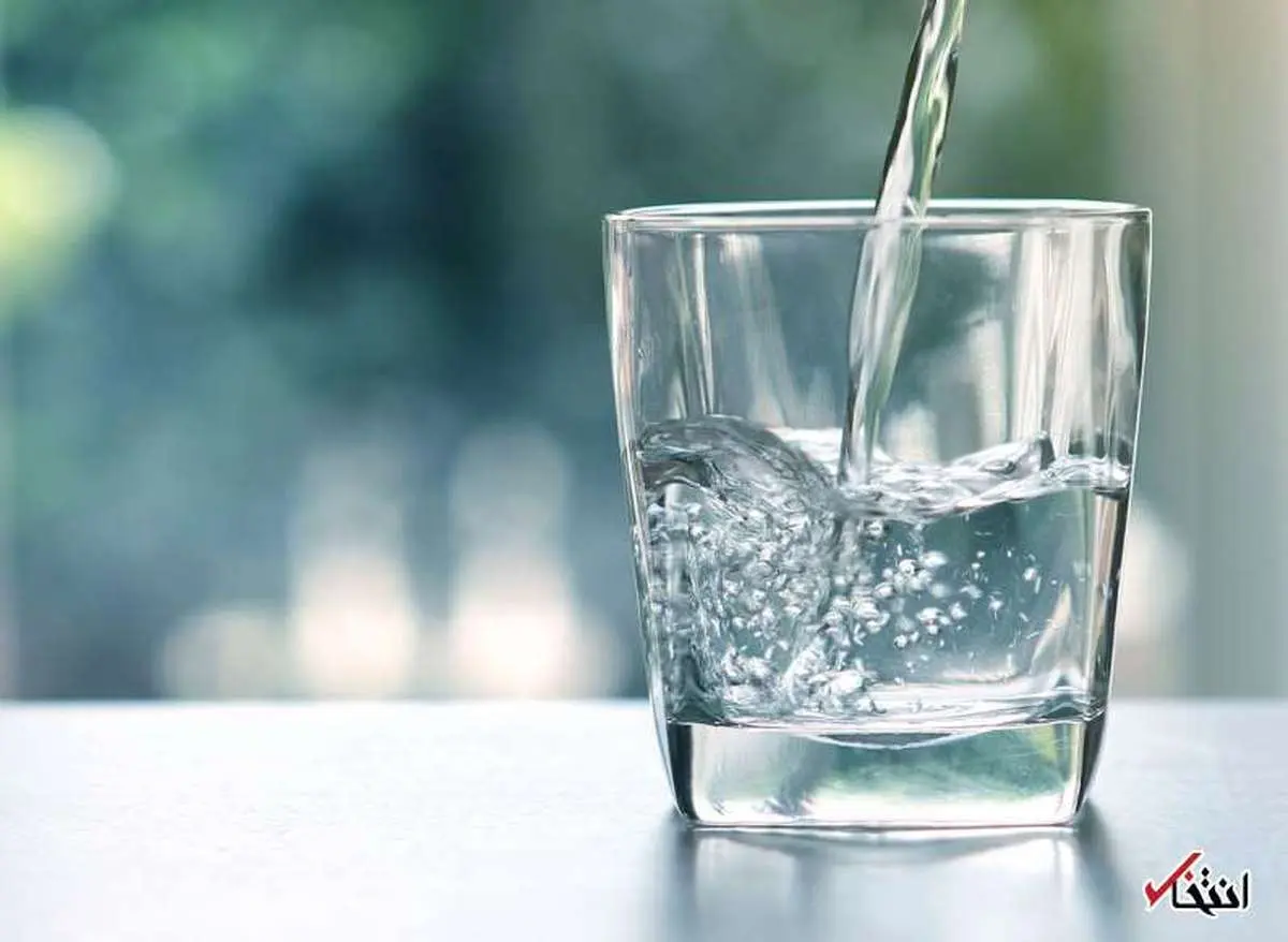 
آیا می‌دانید نوشیدن آب به سلامت پوست شما کمک کند؟
