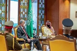 
عراق  | سفر غیرمنتظره وزیر کشور عراق به پایتخت عربستان
