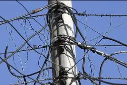 سارق همدانی در صحنه‌ی سرقت خشک شد! | مرگ سارق بر اثر برق‌کرفتگی