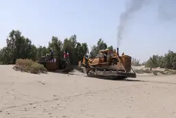 مالچ‌پاشی برای بیابان زدایی . محیط زیست خوب یا بد؟
