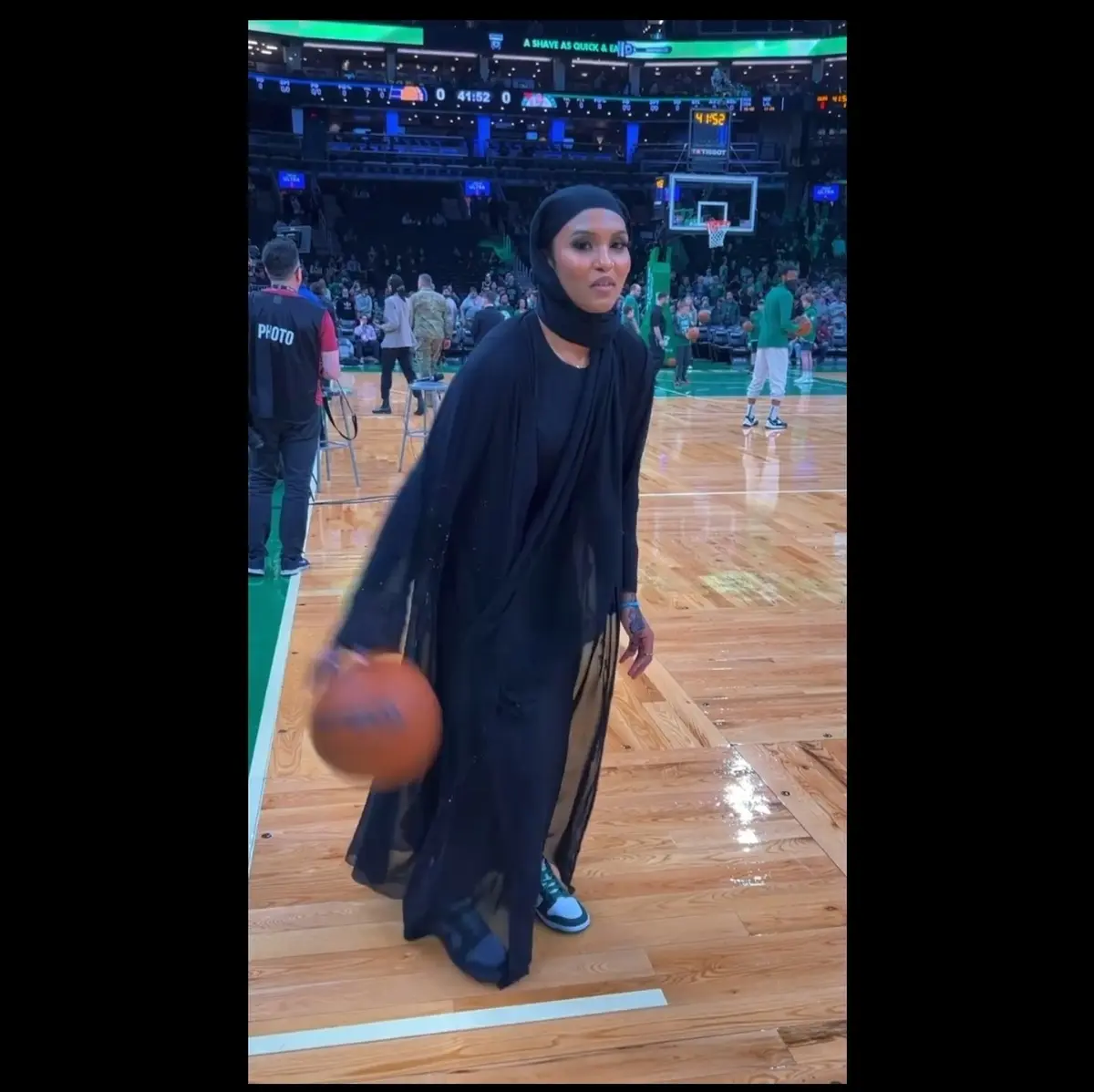 بازدید میلیونی از بسکتبال بازی کردن با حجاب کامل+ویدیو
