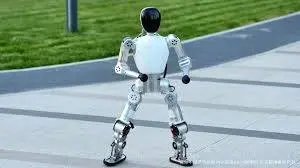 ربات‌های چینی گلدوزی می‌کنند | قابلیت جدید و چشمگیر ربات های چینی +ویدئو