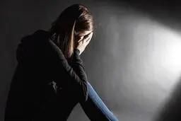 با این ۱۰ عادت خداحافظی کنید! | مانع پیشرفتتان میشود 
