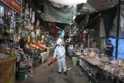 
قانون منع آمد و شد شبانه در کویت برای مقابله با کرونا
