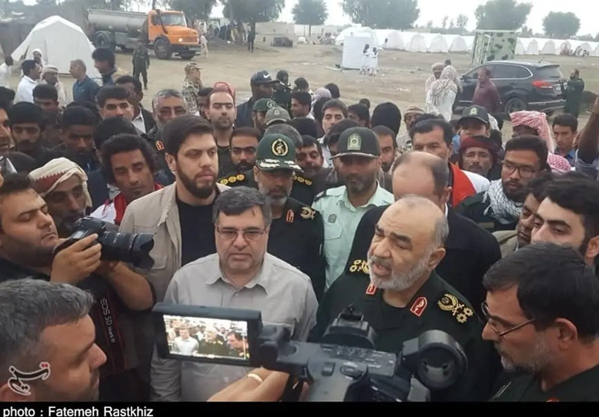 سرلشکر سلامی: ‌سپاه تا آخر‌ کنار مردم سیل‌زده جاسک خواهد ایستاد / اینجا را ترک نمی‌کنیم تا شرایط ‌بهتر از قبل شود 
