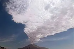 آتشفشان دماوند همچنان آرام؛ سازمان زمین‌شناسی انتشار دود را طبیعی می‌داند
