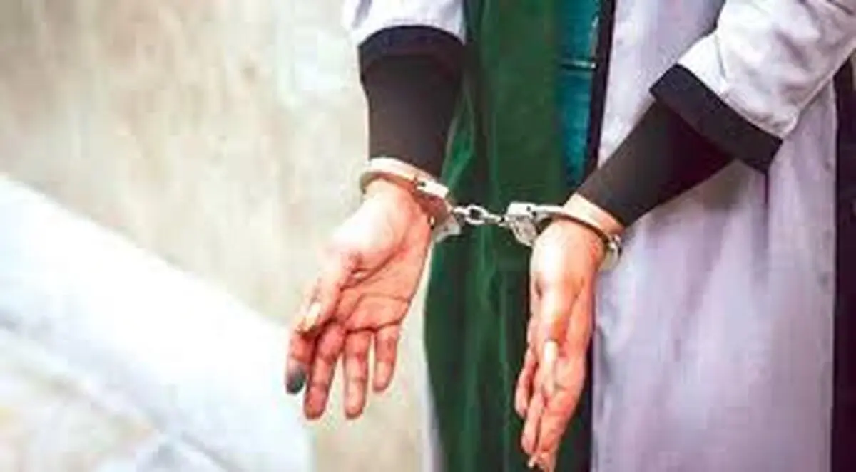اعترافات یک دختر ۱۸ ساله متهم به قتل  |   راننده پیشنهاد دوستی به من داد  |   در مسیر، قفل مرکزی خودرو را زد تا درها را قفل کند. در این لحظه من فهمیدم که او قصد شومی دارد. 