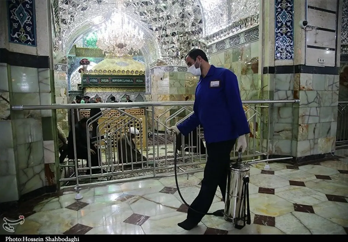 ضدعفونی کردن حرم حضرت فاطمه معصومه(س) به روایت تصویر