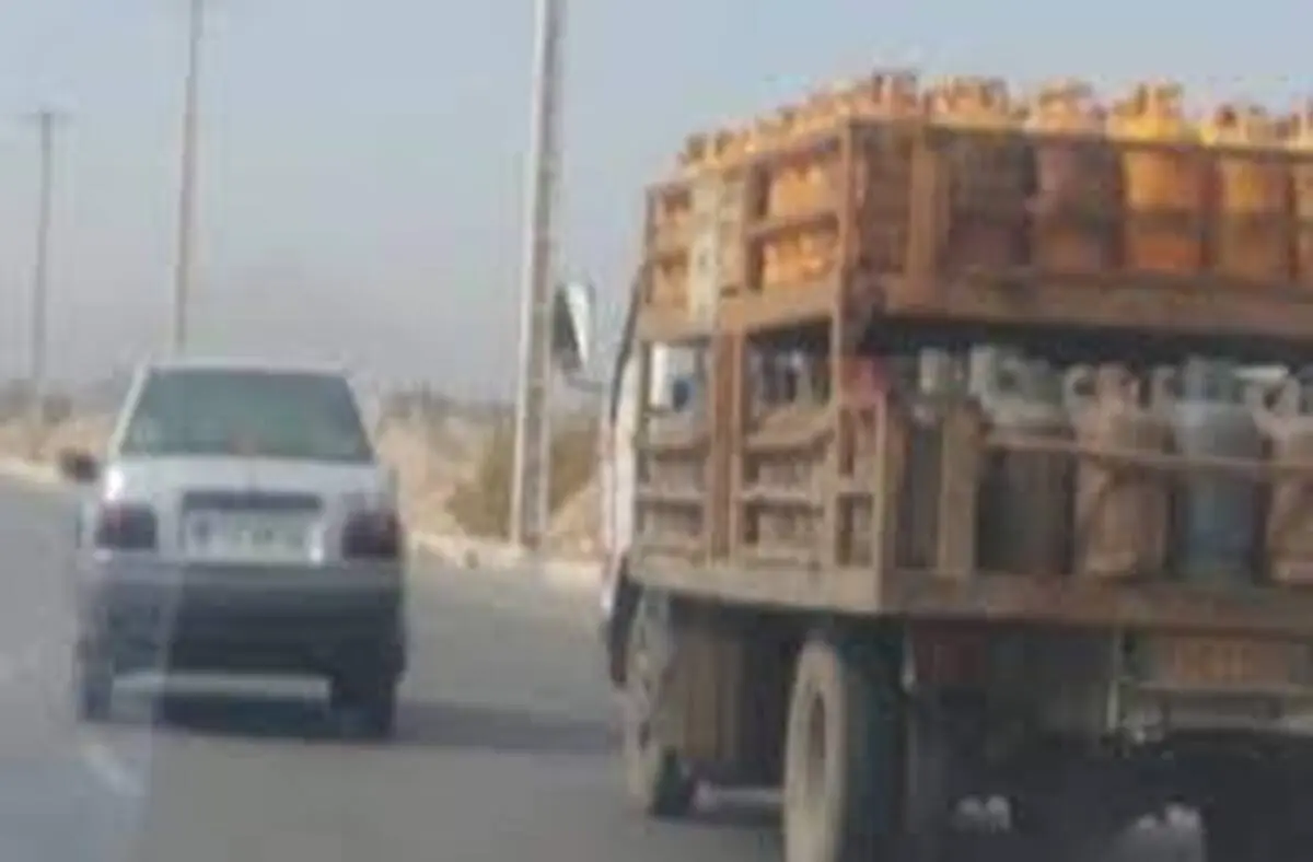 لحظه چپ کردن کامیون حمل کپسول گاز با آزار عامدانه پراید+ویدئو