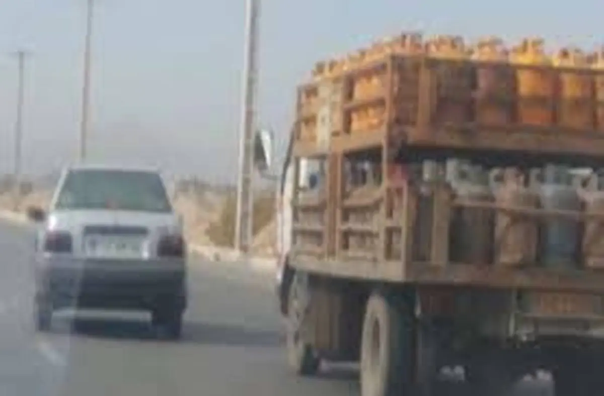 لحظه چپ کردن کامیون حمل کپسول گاز با آزار عامدانه پراید+ویدئو