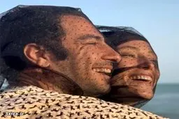 واکنش نوید محمدزاده به انعکاس تصاویر بوسیدن همسرش فرشته حسینی| زنمه خب، دوستش دارم! + ویدیو 