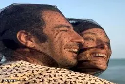 واکنش نوید محمدزاده به انعکاس تصاویر بوسیدن همسرش فرشته حسینی| زنمه خب، دوستش دارم! + ویدیو 