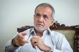 طعنه پزشکیان: می گفتند استخر فرخ در انتظار مذاکره کنندگان روحانی است، اما الان خودشان پای همان میز مذاکره هستند 