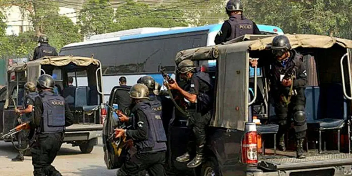 
حمله مسلحانه|   یک خودروی مسافربری در پاکستان  به رگبار بسته شد