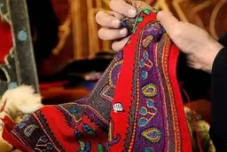 رونمایی از المان نساجی سنتی کاشان | نماد هویت ۶۰۰۰ ساله منسوجات شهری