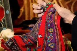 رونمایی از المان نساجی سنتی کاشان | نماد هویت ۶۰۰۰ ساله منسوجات شهری