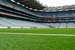 
 چمن مصنوعی مورد تایید سازمان لیگ نیست   |  به استادیوم‌های دارای چمن مصنوعی اجازه میزبانی داده نخواهد شد
