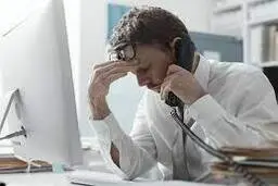 لحظه‌ای که در پخش زنده به کارشناس برنامه خبر میدهند خواهرت از دنیا رفته است+ویدئو
