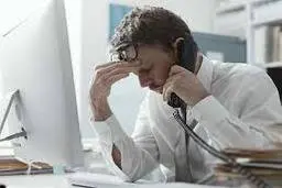 لحظه‌ای که در پخش زنده به کارشناس برنامه خبر میدهند خواهرت از دنیا رفته است+ویدئو
