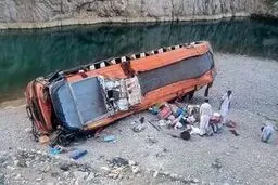 واژگونی اتوبوس با ۷۰ نفر کشته و زخمی 