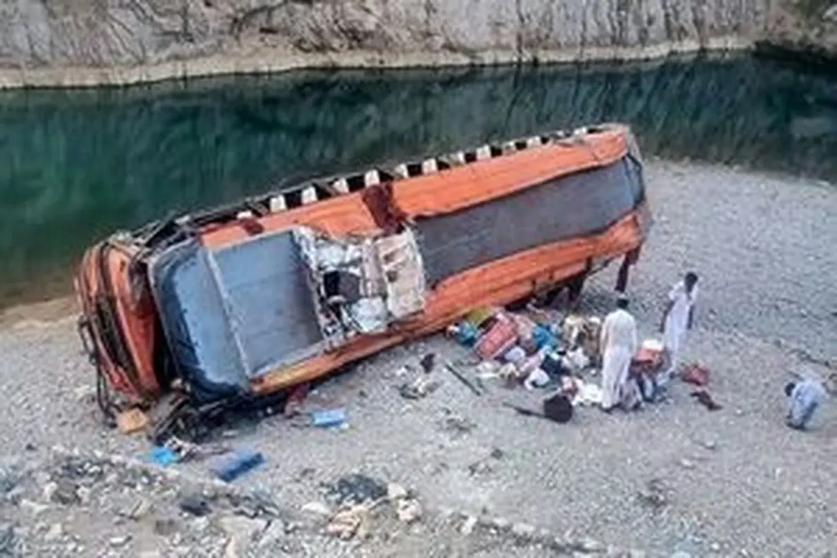 واژگونی اتوبوس با ۷۰ نفر کشته و زخمی 