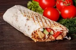 طرز تهیه شاورما مرغ با سس سیر | اگه یه بار تو خونه درست کنی دیگه رستوران نمی‌ری! +ویدئو