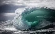 لحظه‌ی هولناک به دام افتادن نفتکش غول‌پیکر در امواج اقیانوس+ویدئو 