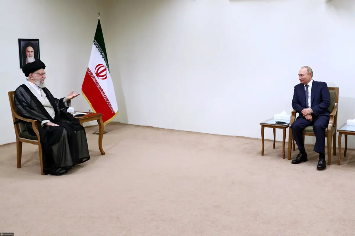 رهبر انقلاب در دیدار با پوتین: آمریکایی‌ها باید از منطقه شرق فرات در سوریه بیرون رانده شوند