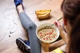 ورزش بر انتخاب‌های غذایی و وزن تاثیر می‌گذارد 