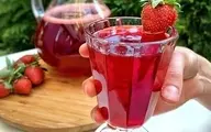 خودت توی خونه  شربت توت فرنگی مجلسی درست کن | طرز تهیه شربت توت فرنگی خوشرنگ و مجلسی در منزل