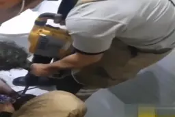 گیر کردن دست کودک در کفشور حمام در تهران + ویدئو